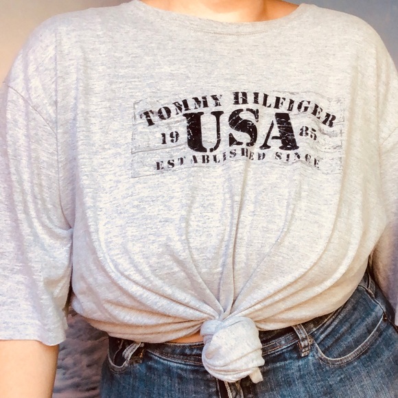 🔴SOLD🔴Vintage Tommy Hilfiger Tee🌪 - Picture 2 of 6
